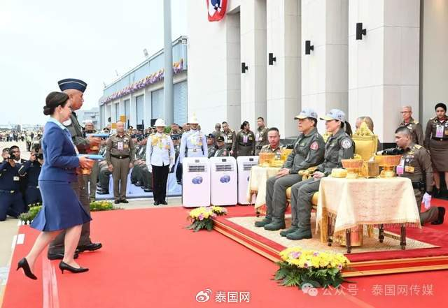 泰国国王下旨!王后三军一体!