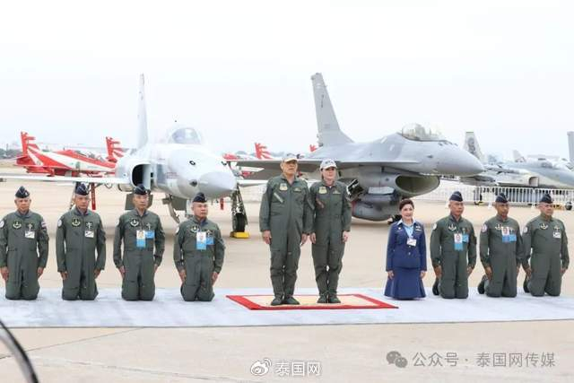 泰国国王下旨!王后三军一体!