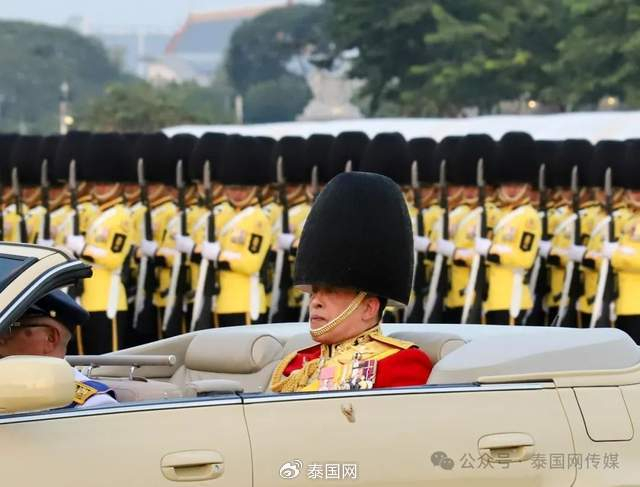 泰国国王下旨!王后三军一体!