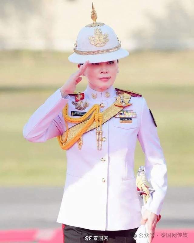 泰国国王下旨!王后三军一体!