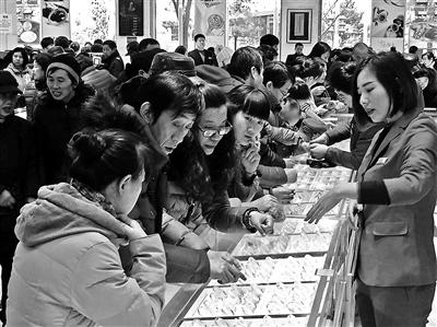 今年春节黄金销售上升 北京菜百黄金六天卖了1.8亿元