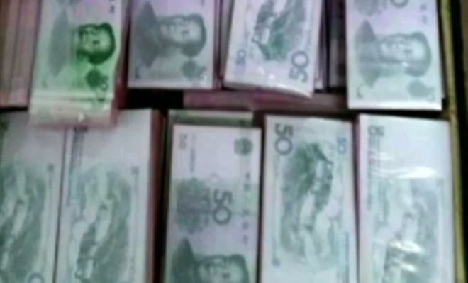 2016年两大妈用20万买80万假币，因质量太差花不掉报警，结局如何