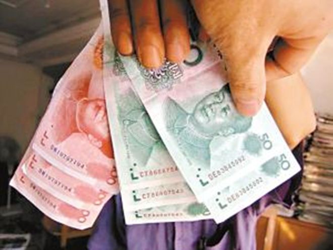 2016年两大妈用20万买80万假币，因质量太差花不掉报警，结局如何