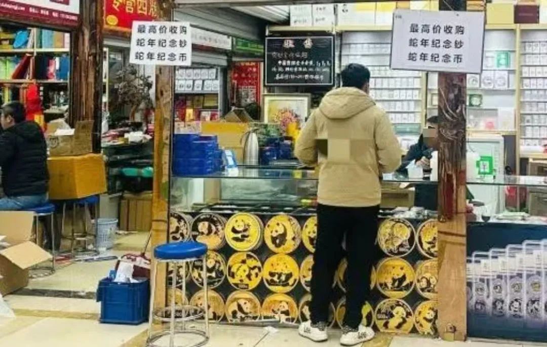 实探 | 部分溢价超100%!蛇钞蛇币火爆