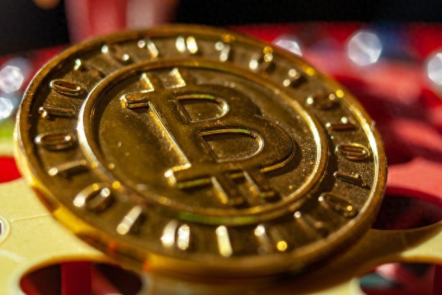 一文读懂比特币:从1万枚换披萨,到搅动全球金融