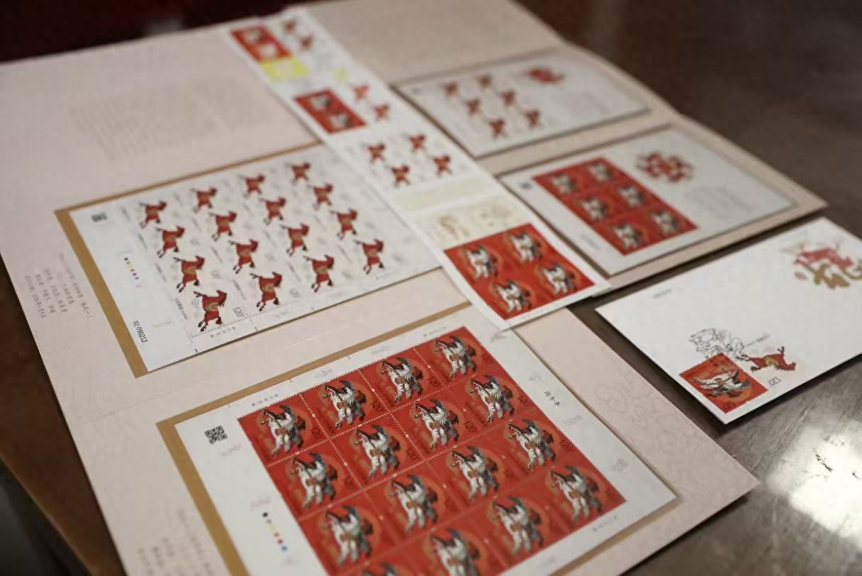 马年邮票抢购潮:上市3天有网点已售罄 32元的藏品转手卖数百元