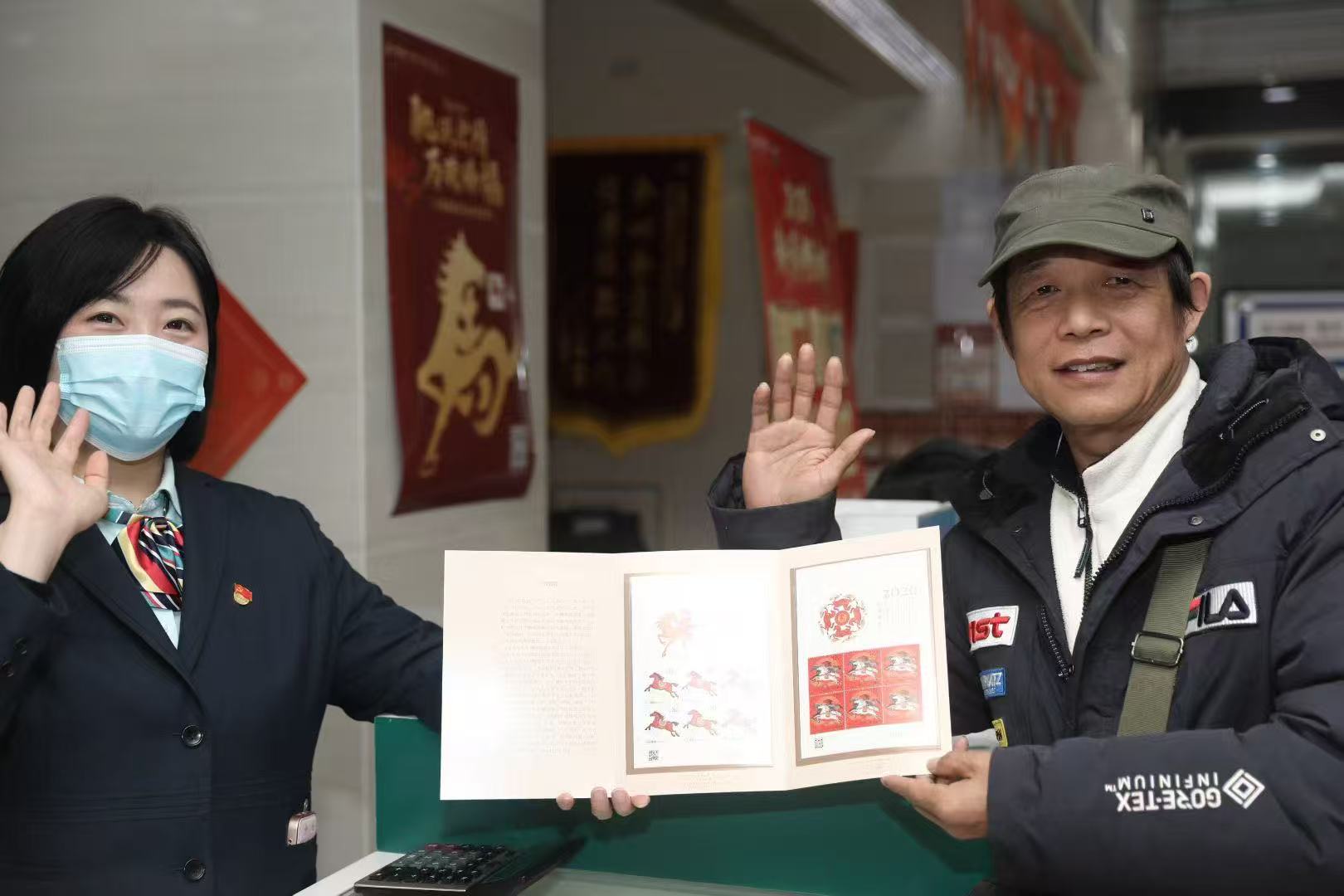 马年邮票抢购潮:上市3天有网点已售罄 32元的藏品转手卖数百元