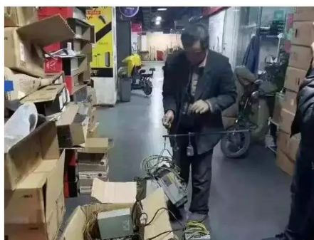 比特币挖矿狂热:矿机售罄,芯片断供,笔记本电脑里拆显卡