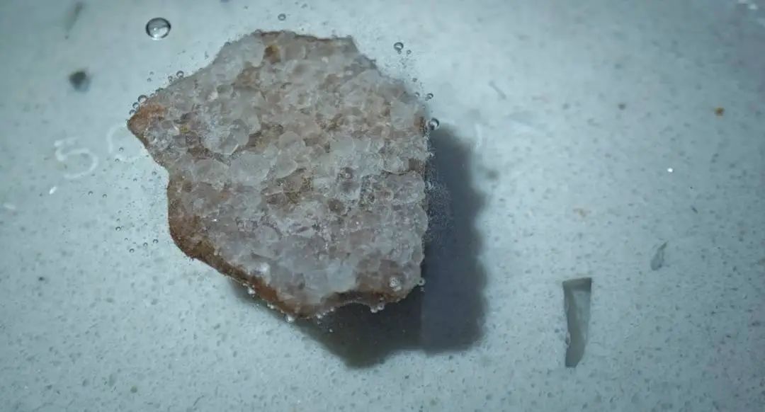 成都踏春挖“水晶”火了,个人可否随意挖采?