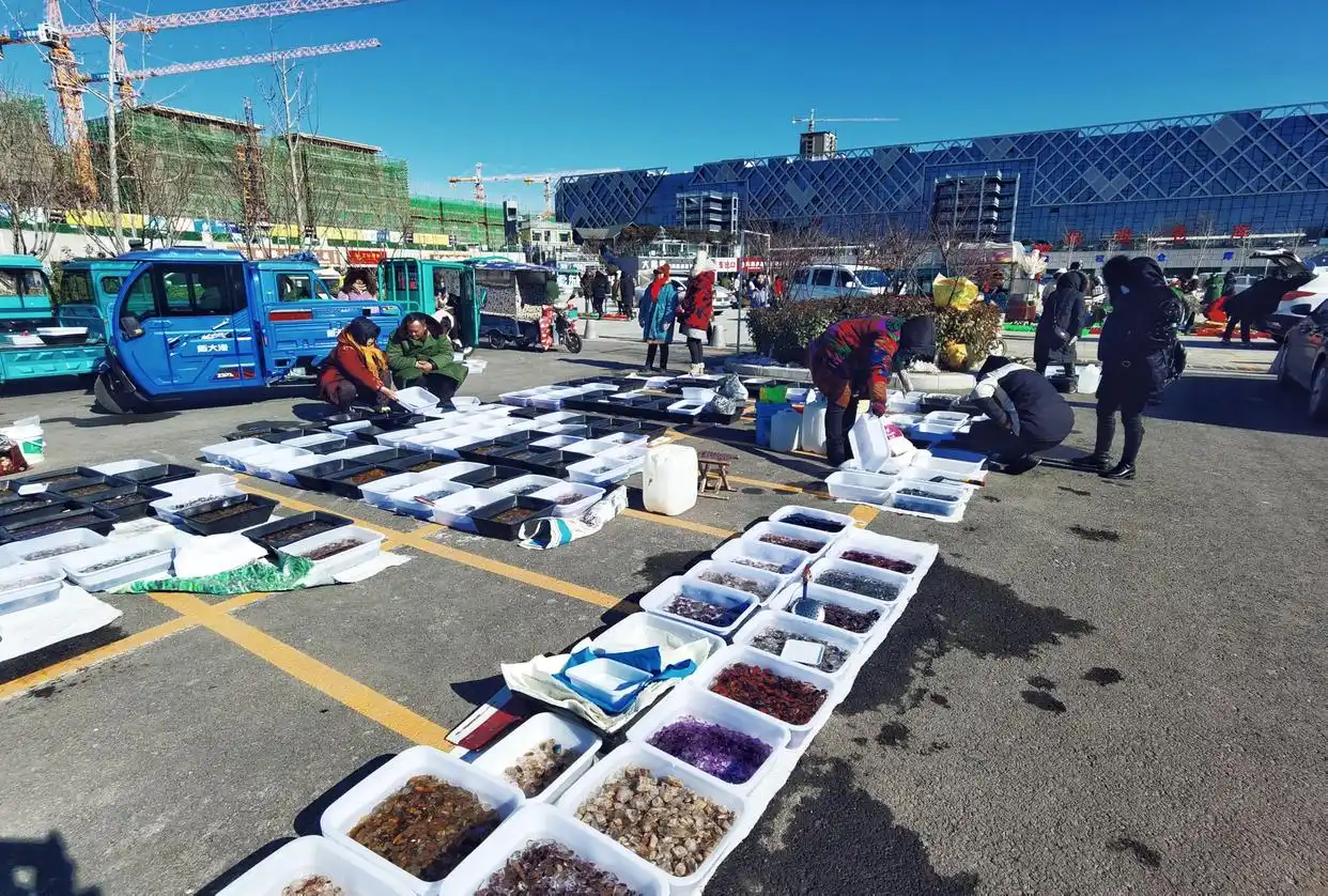 水晶矿场 宝石猜猜_水晶之都水晶交易_东海水晶城水晶集市