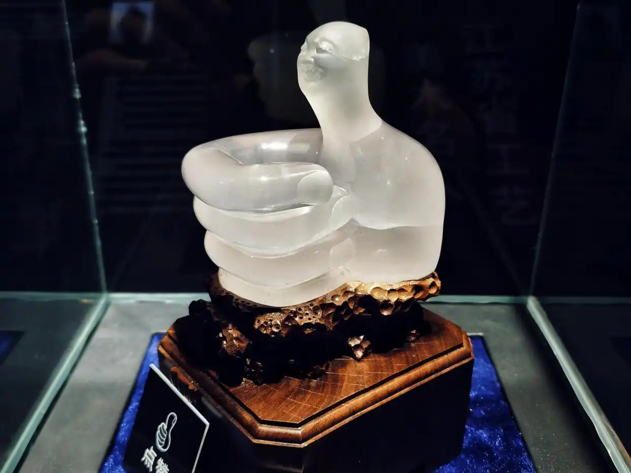 东海水晶城水晶集市_水晶矿场 宝石猜猜_水晶之都水晶交易