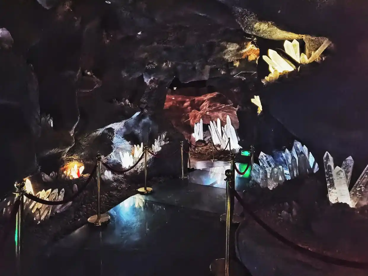 东海水晶城水晶集市_水晶之都水晶交易_水晶矿场 宝石猜猜