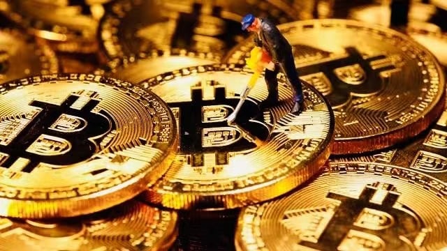 2025年比特币挖矿全指南:选对矿机,收益倍增