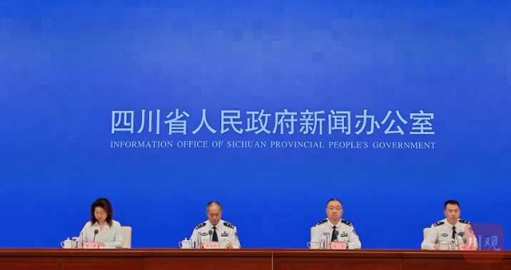 公安机关提醒:犯罪分子通常瞄准菜市场、便利店等场所,利用“找零骗局”使用假币丨打击和防范经济犯罪宣传日新闻发布会②