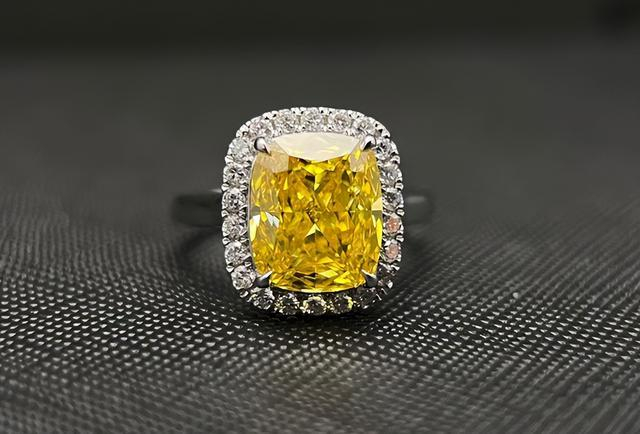 一家快倒闭的公司,\"垃圾堆\"中捡到36.9克拉蓝钻,估价超过2.7亿!