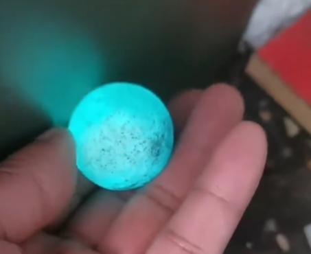 意外捡到这个石头还用上班吗?八十块买酒、十万块环游、三百万直接辞职