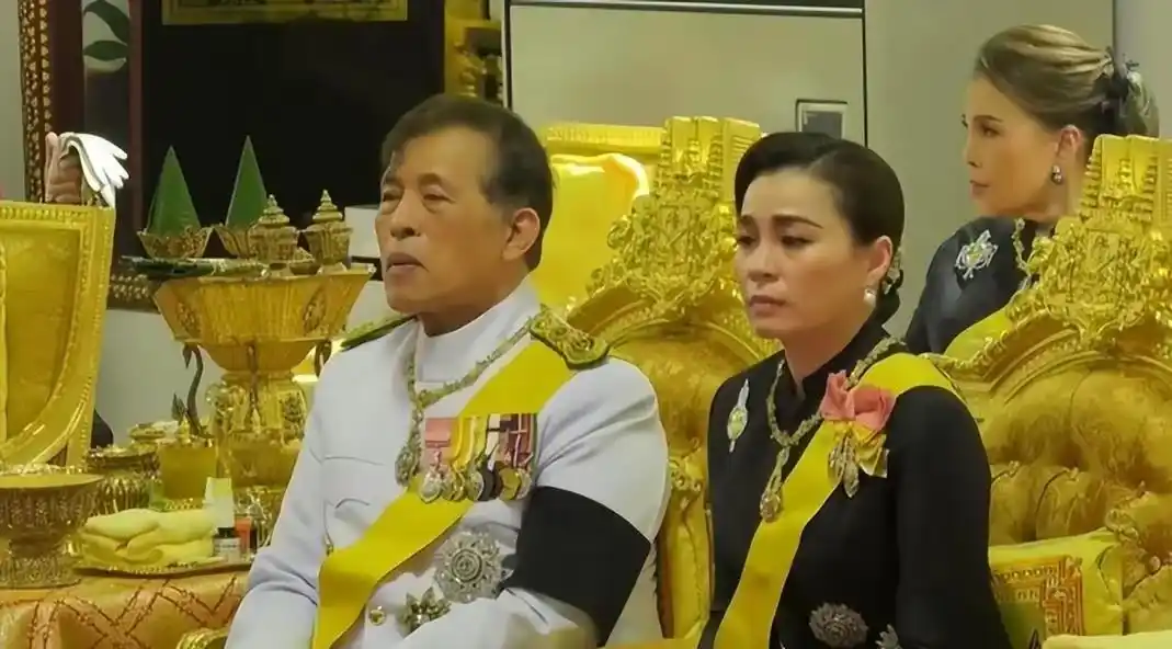 泰王玛哈长跪亡女棺前真相_帕公主近亲结婚悲剧_泰国皇室亲王