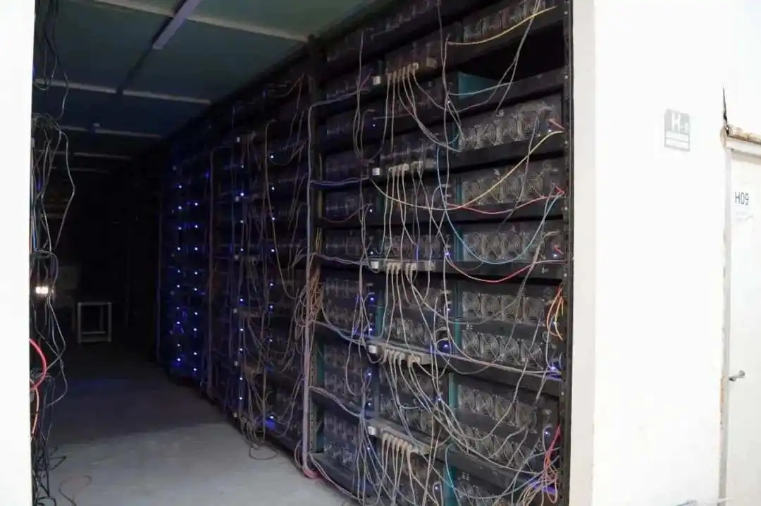 比特币挖矿机工作原理_大数据中心 虚拟货币矿场 矿场能耗