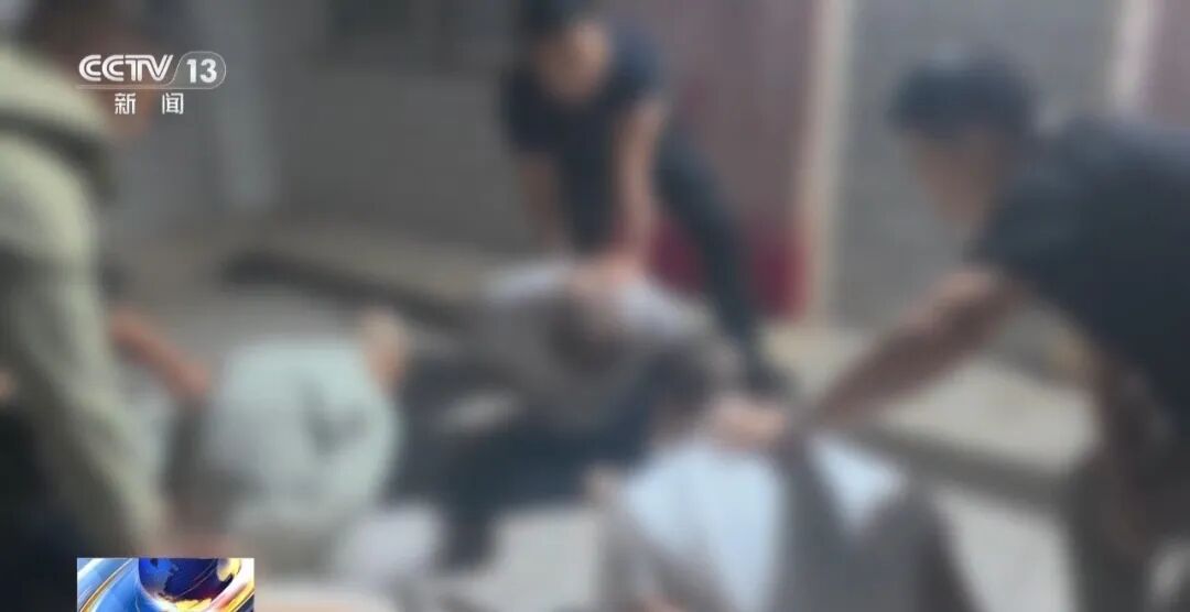 一口一个“爸爸妈妈”，看着特别真诚，结果全是演的！今天曝光特大网络直播养老诈骗案