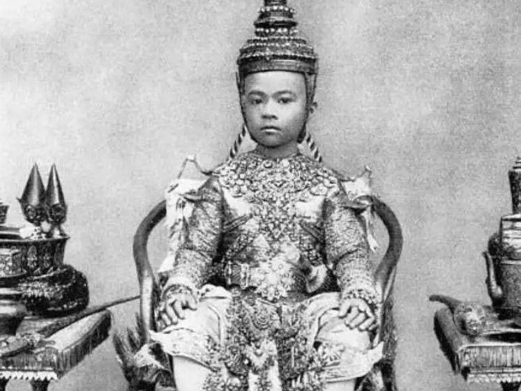 泰国千古一帝：娶4个亲妹妹，外加150个妃子，事业爱情双丰收